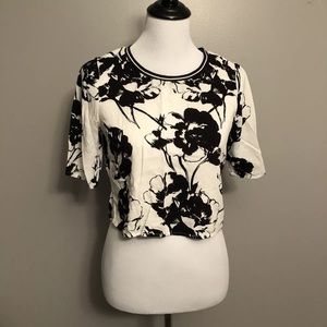 Abercrombie & Fitch Short Sleeve Cropped Top.